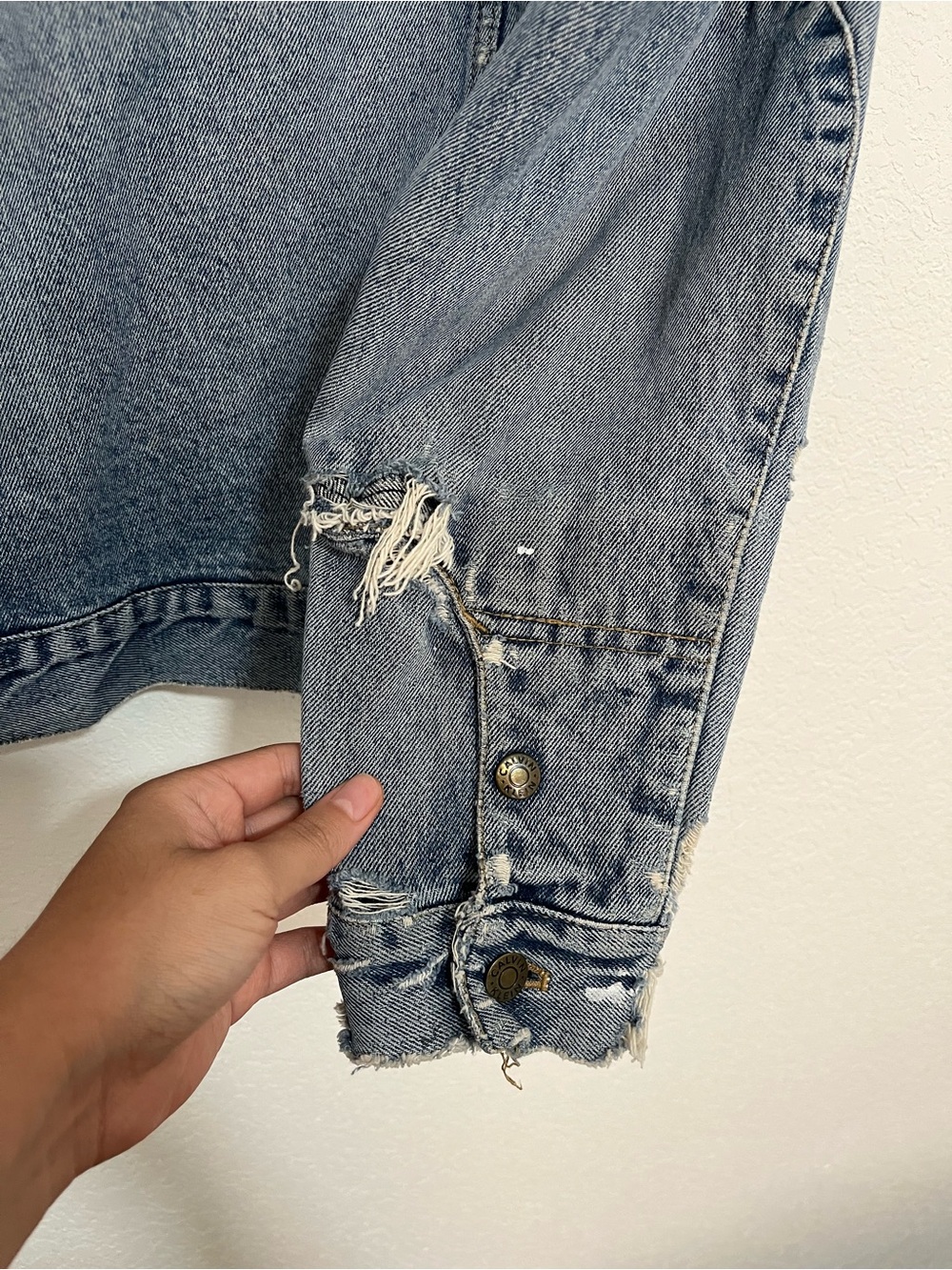 Calvin Klein XL Distressed Denim Jacket Light Wash Y2K Grunge Streetwear - Picture 7 of 9